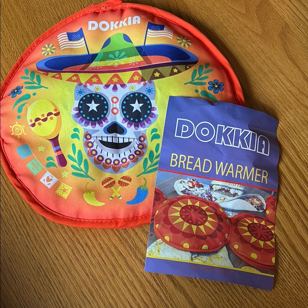 NWT Dokkia Bread Warmer